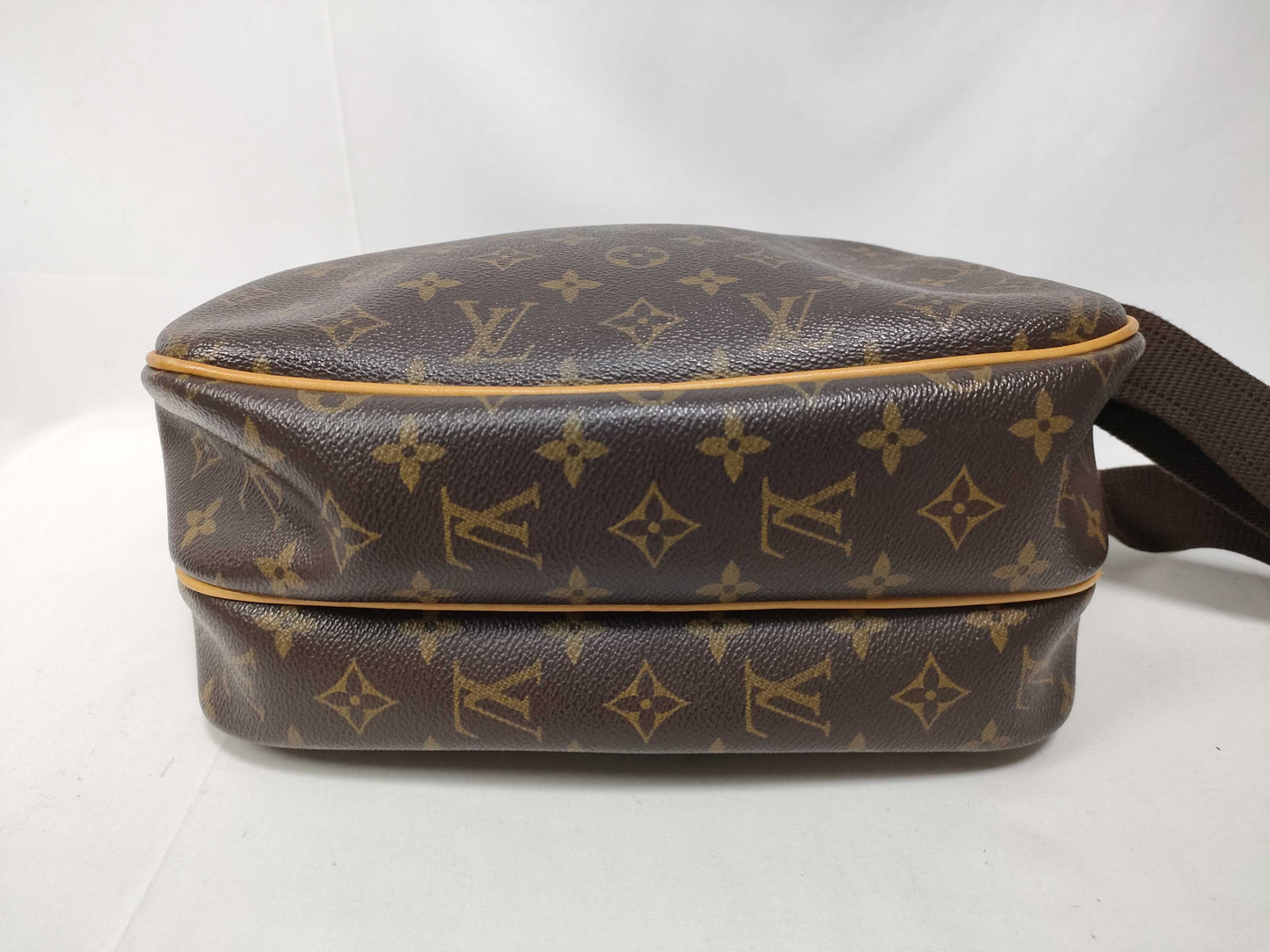 Louis Vuitton Louis Vuitton Monogramme Pochette GOOD