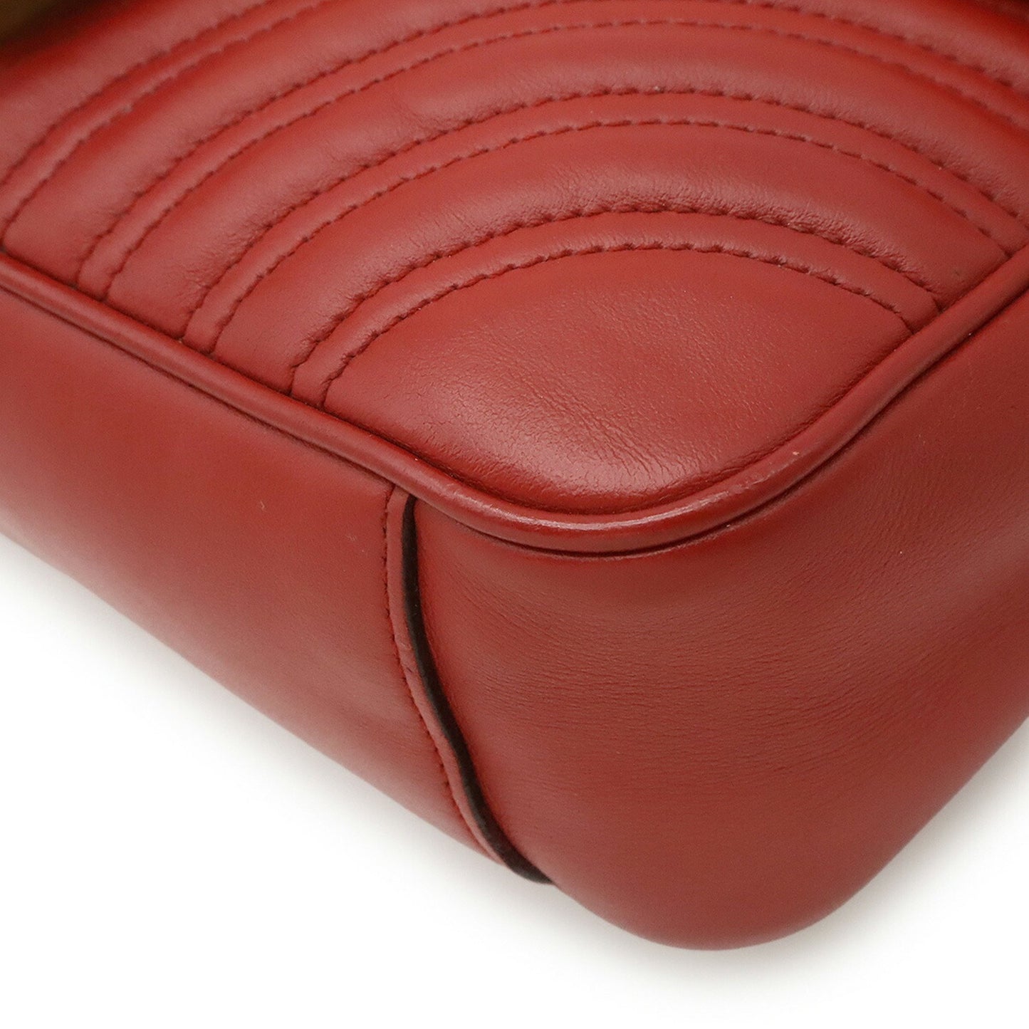Gucci Marmont Small – Pelle Matelassé Rossa con Catena Dorata