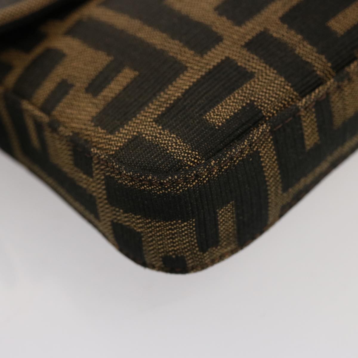 Fendi Baguette Mini Zucca Canvas e Pelle Nera – Made in Italy