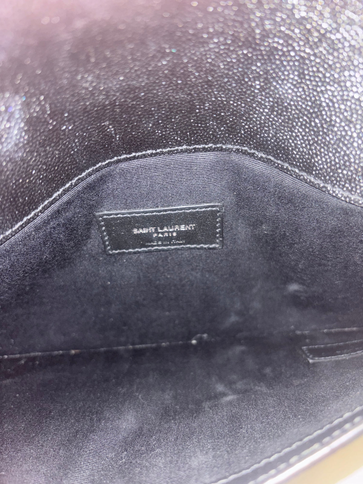 Saint Laurent Uptown Pouch – Pelle nera, logo YSL