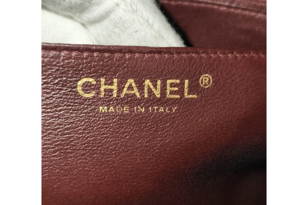 Chanel Classic Flap – Pelle Nera Liscia, Hardware Dorato – Medium/Large