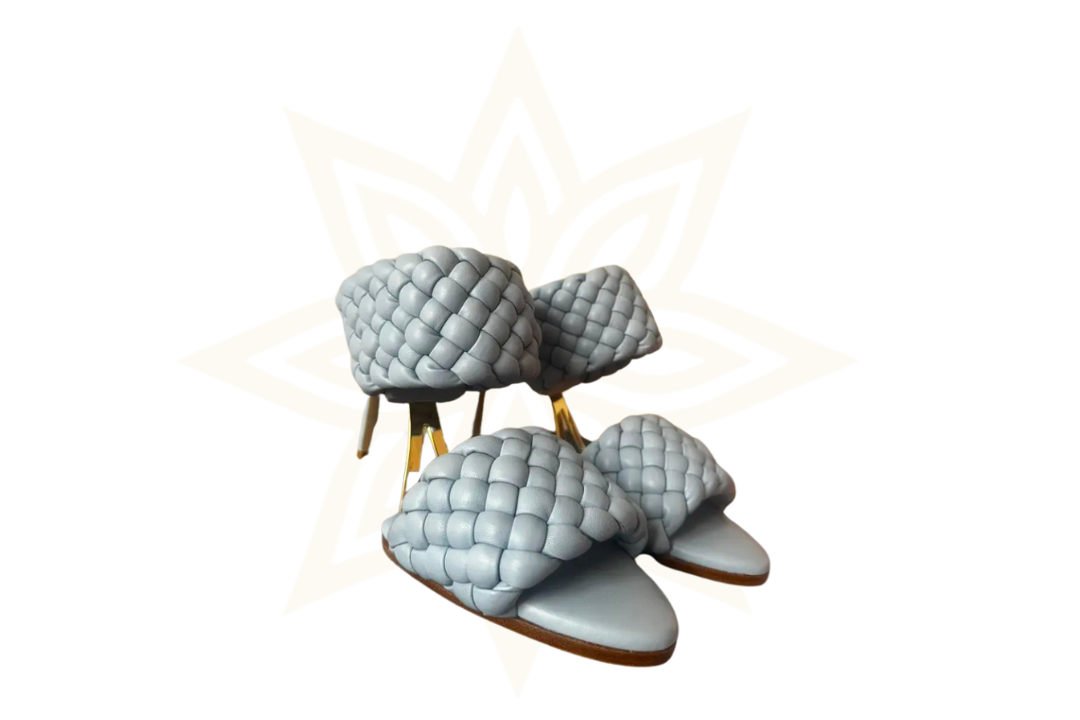 Bottega Veneta Curve Sandals in Pelle Intrecciata Azzurro