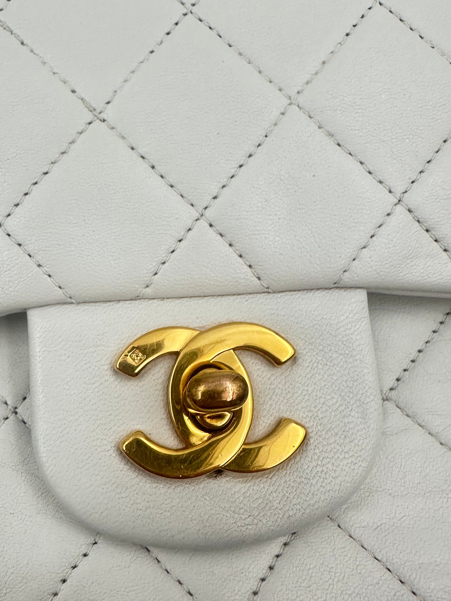 Chanel Classic Flap Small in pelle bianca – Oro 24k – Serie 1 (1989–1991) – Full Set
