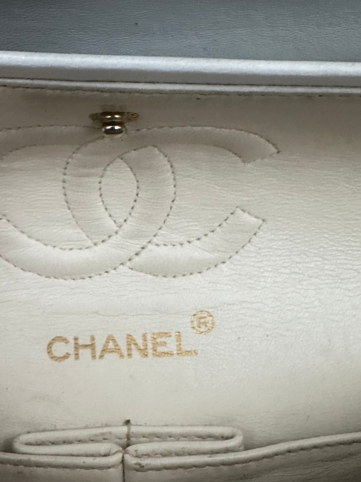 Chanel Classic Flap Small in pelle bianca – Oro 24k – Serie 1 (1989–1991) – Full Set