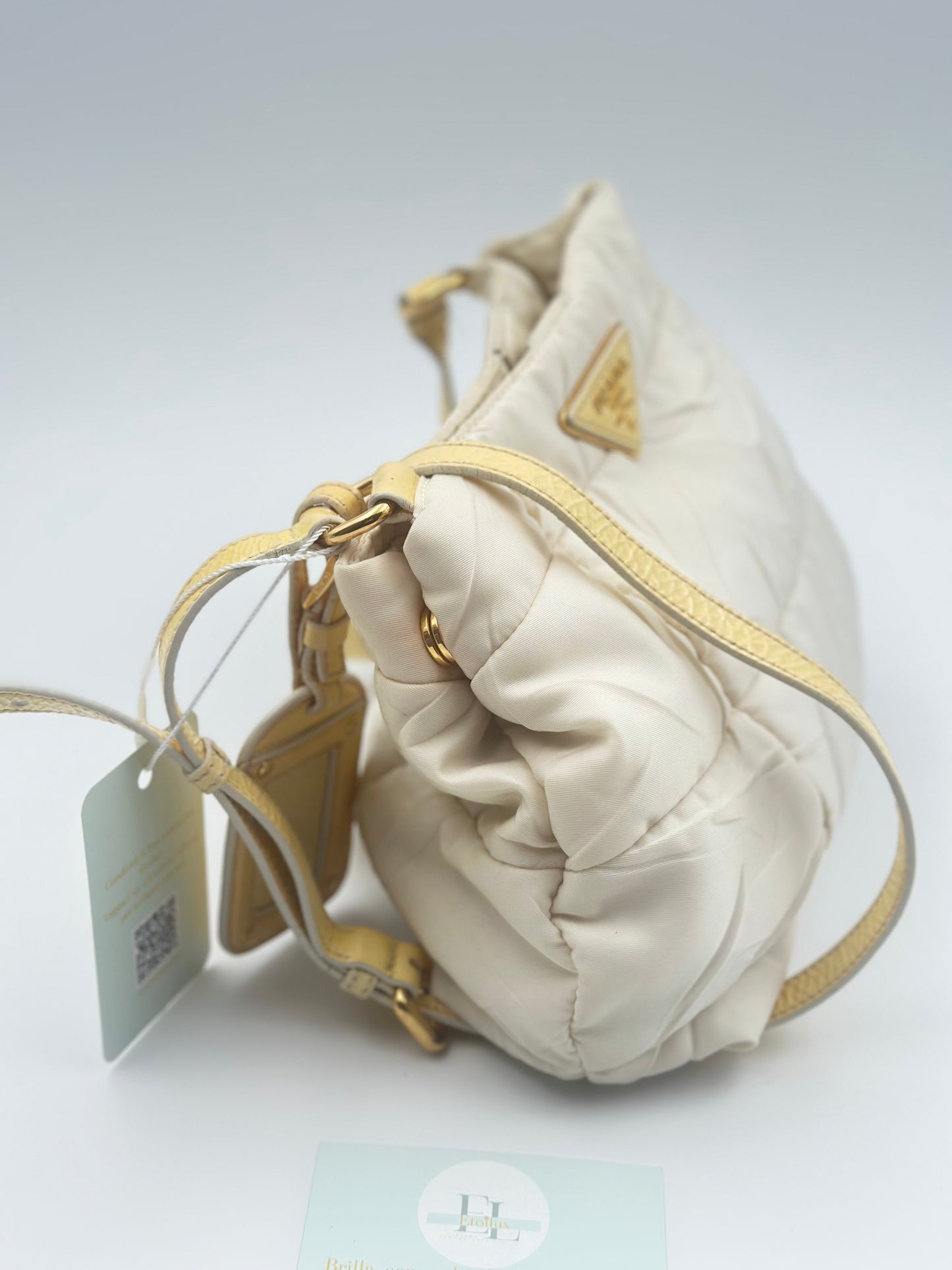 Prada Shoulder Bag in Tessuto Trapuntato Avorio con Dettagli in Pelle – Medium