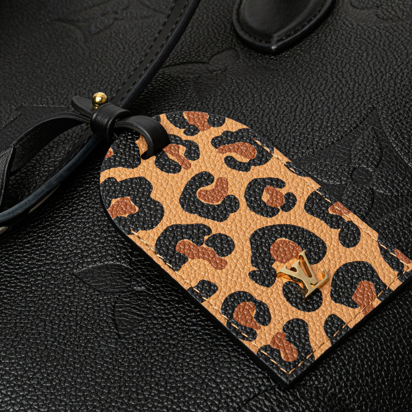 Louis Vuitton – Neverfull MM Wild at Heart in Pelle Monogram Empreinte Nera (2021)