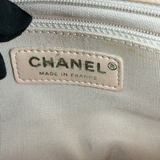 Chanel Classic Flap 21 – Vernice Rosa Cipria – Hardware Oro – Serie 21