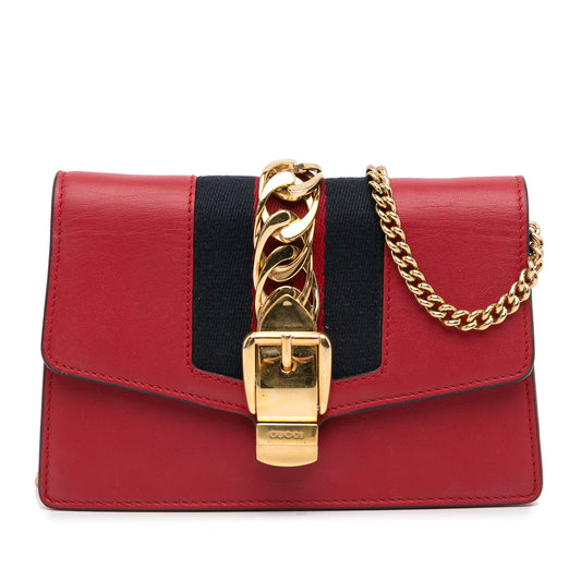 Gucci Super Mini Sylvie a Catena – Pelle Rossa con Dettagli Oro