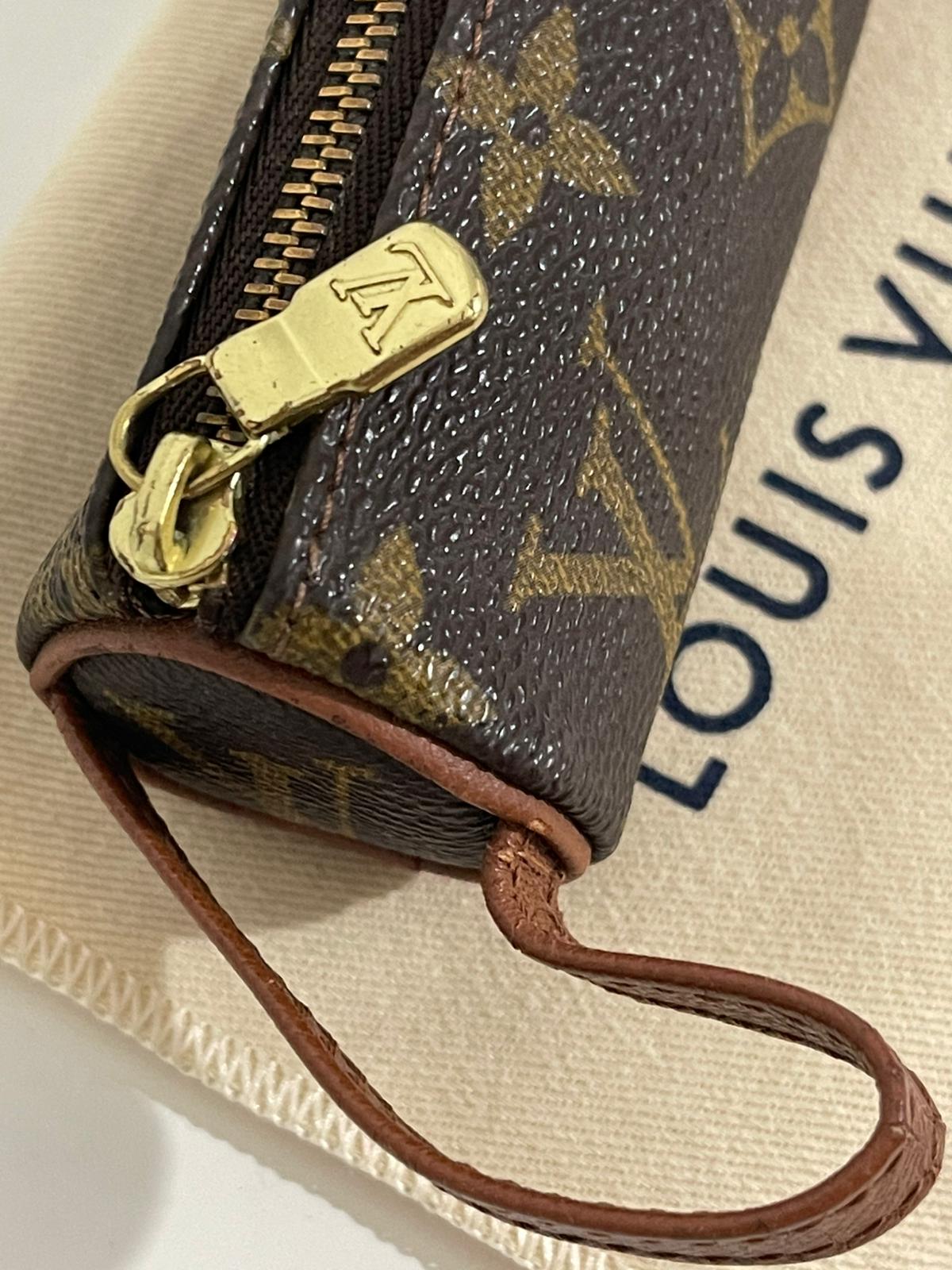 Louis Vuitton Mini Pochette Cylindrique Monogram – Porta Monete/Accessori