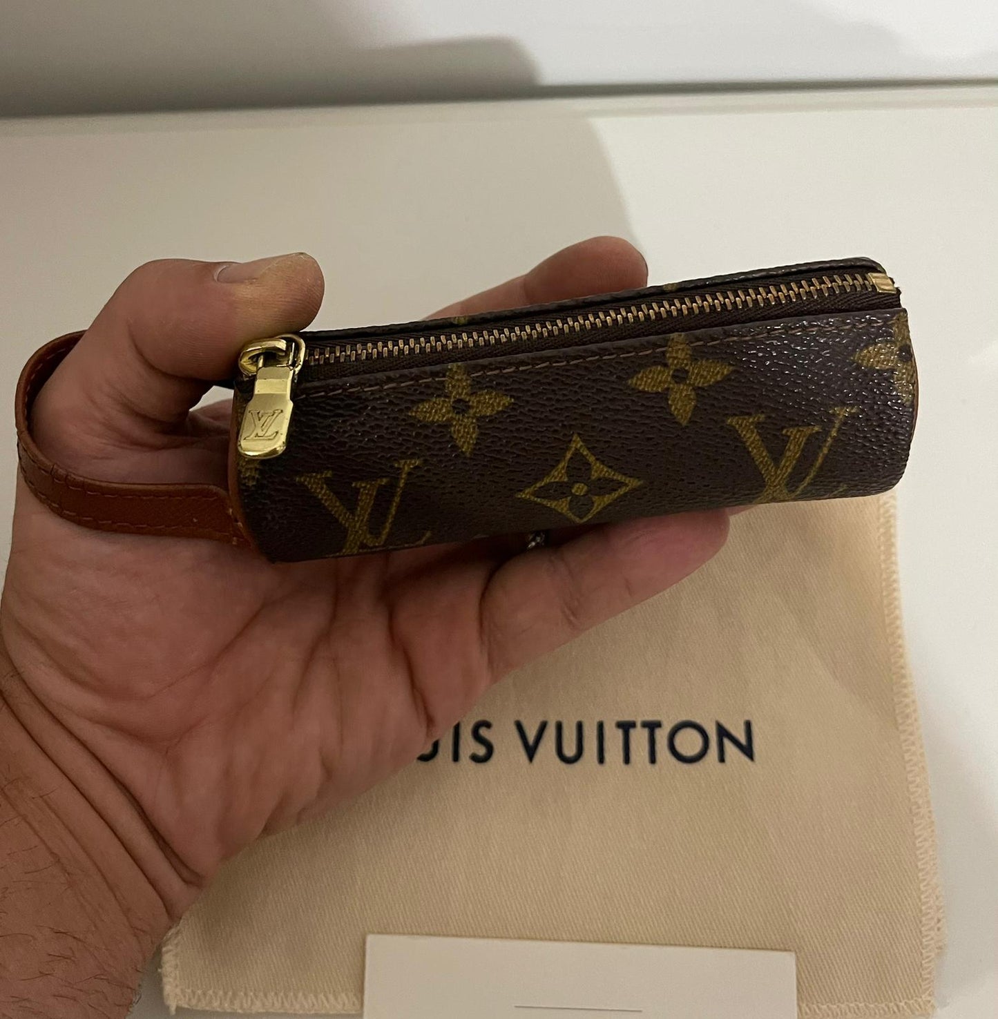 Louis Vuitton Mini Pochette Cylindrique Monogram – Porta Monete/Accessori