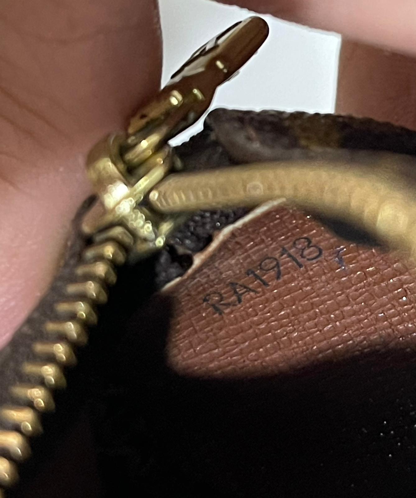 Louis Vuitton Mini Pochette Cylindrique Monogram – Porta Monete/Accessori