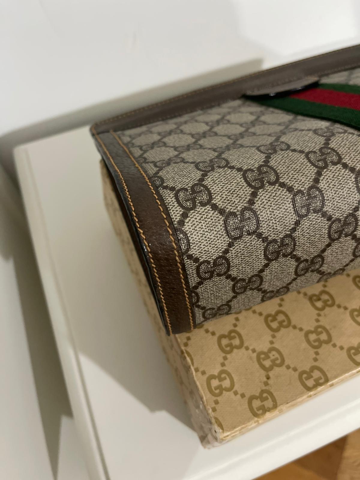 Gucci Vintage Clutch GG Supreme – Web Stripe