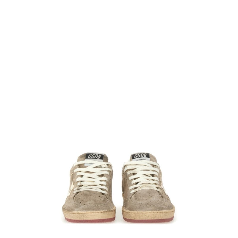 Golden Goose – Ball Star Sneaker in Camoscio Beige con Stella Avorio e Dettagli Retro – Donna – FW25