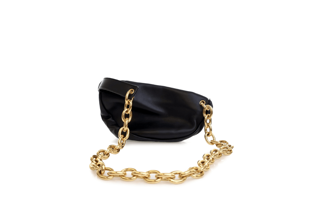 Bottega Veneta Mini Chain Pouch in nappa nera con catena dorata - Etoilux