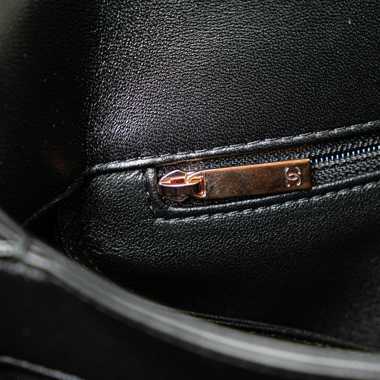 CHANEL Borsa a tracolla Trendy CC Flap in pelle di agnello media - Etoilux
