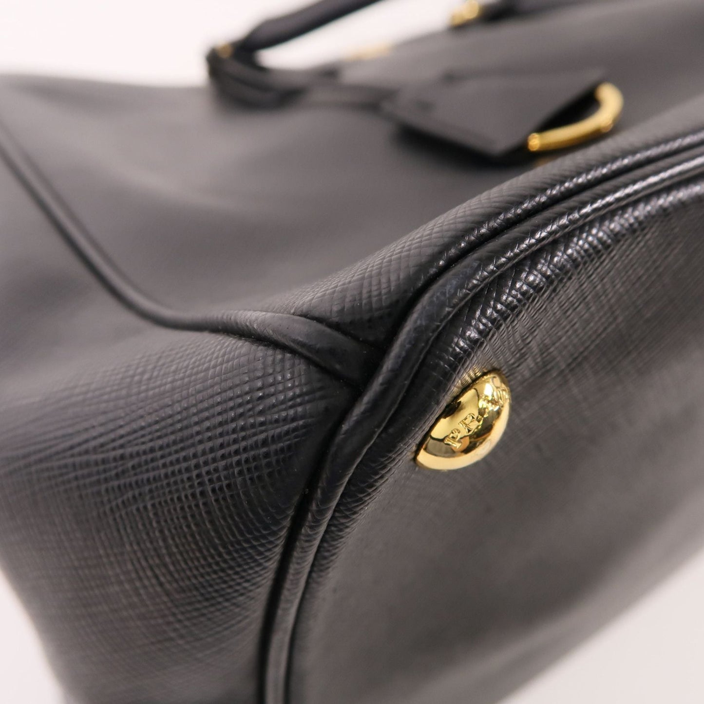 Prada Galleria Medium in Saffiano Nero con finiture dorate - Etoilux