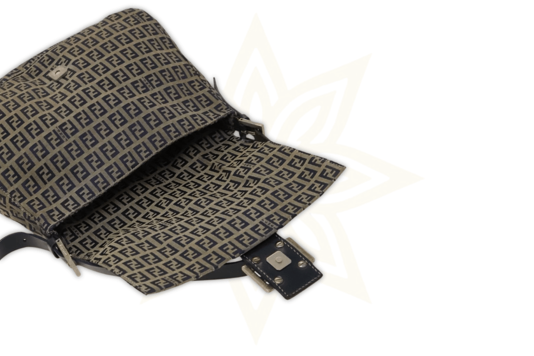 Fendi Mama Baguette in Canvas Zucchino Navy con Finiture Argentate - Etoilux