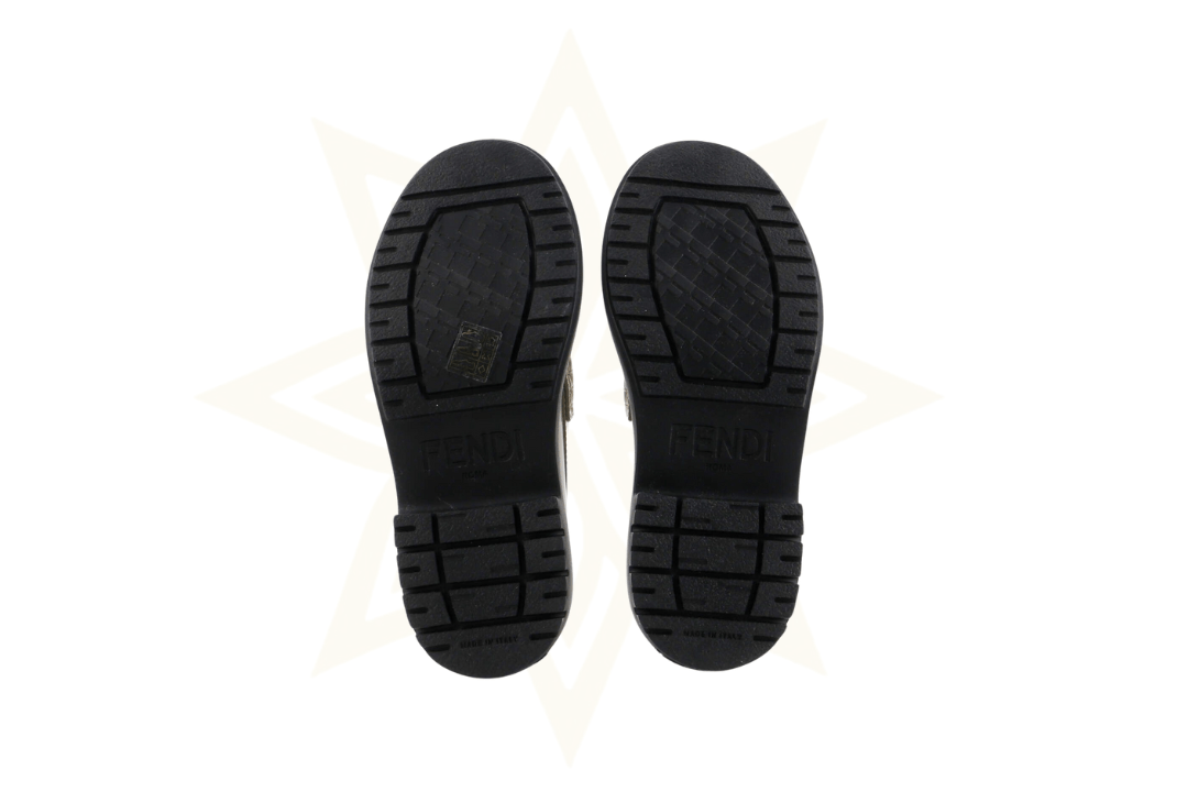 Mocassini Fendi in pelle lucida con logo dorato – Condizioni S (pari al nuovo) - Etoilux