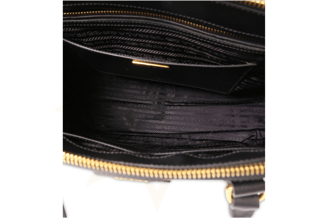 Prada Galleria Medium in Saffiano Nero con finiture dorate - Etoilux