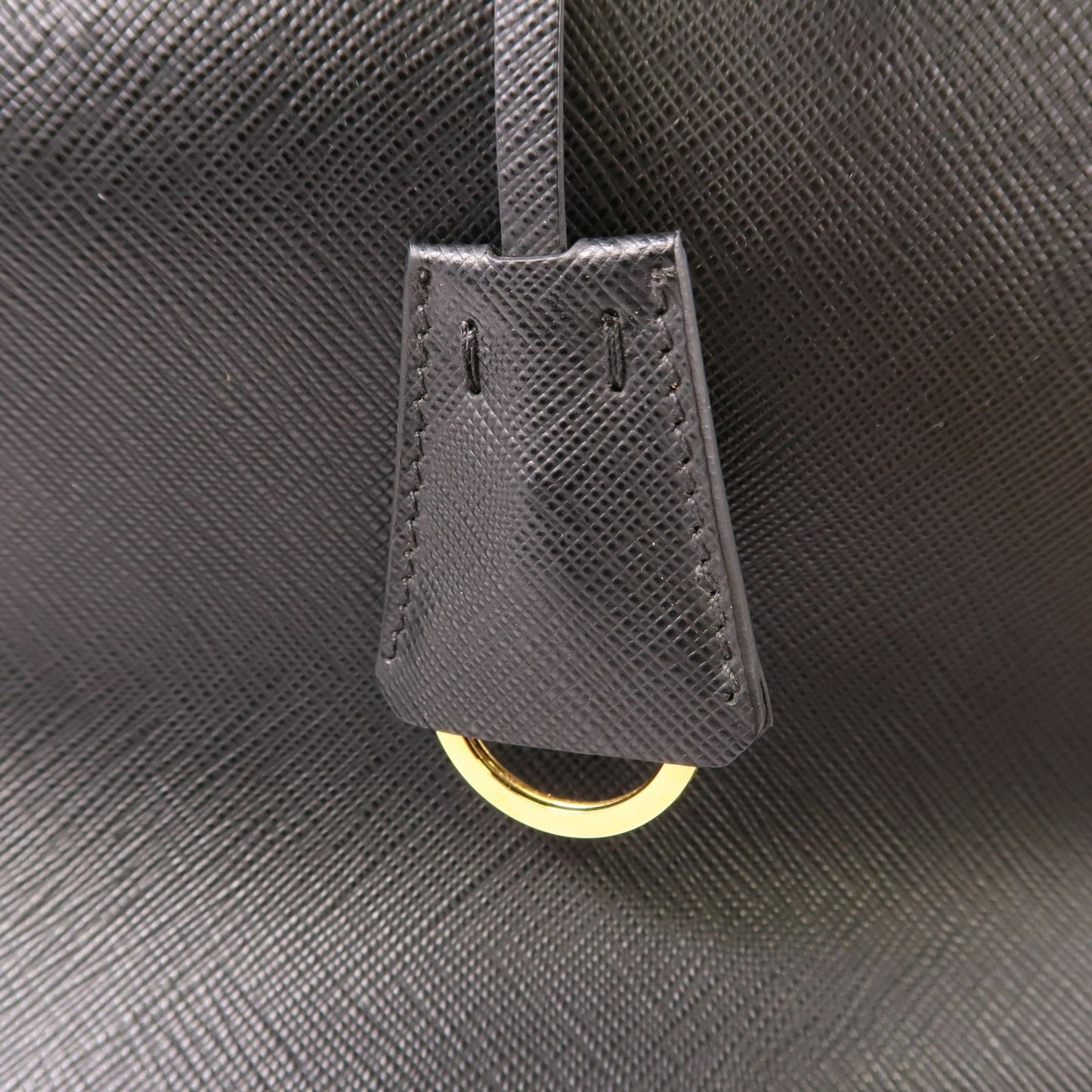 Prada Galleria Medium in Saffiano Nero con finiture dorate - Etoilux