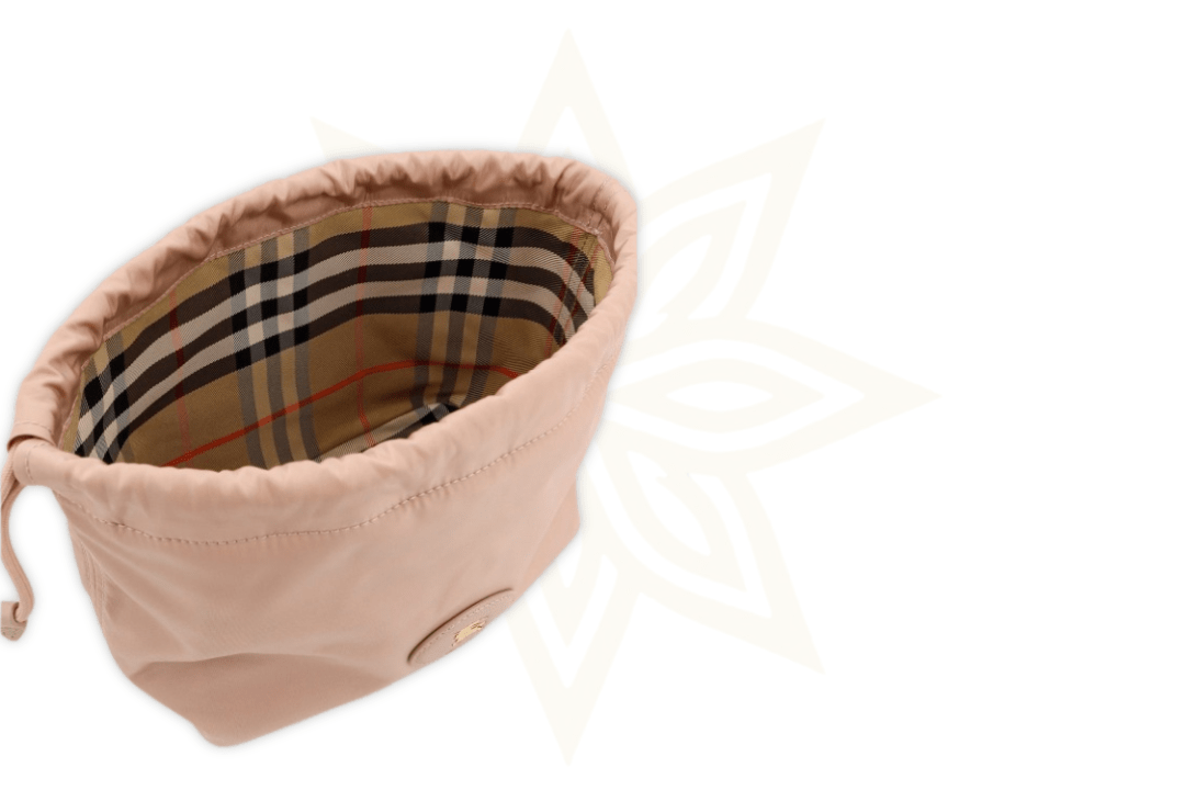 Burberry Drawstring Clutch in nylon rosa cipria – Nuova da boutique - Etoilux