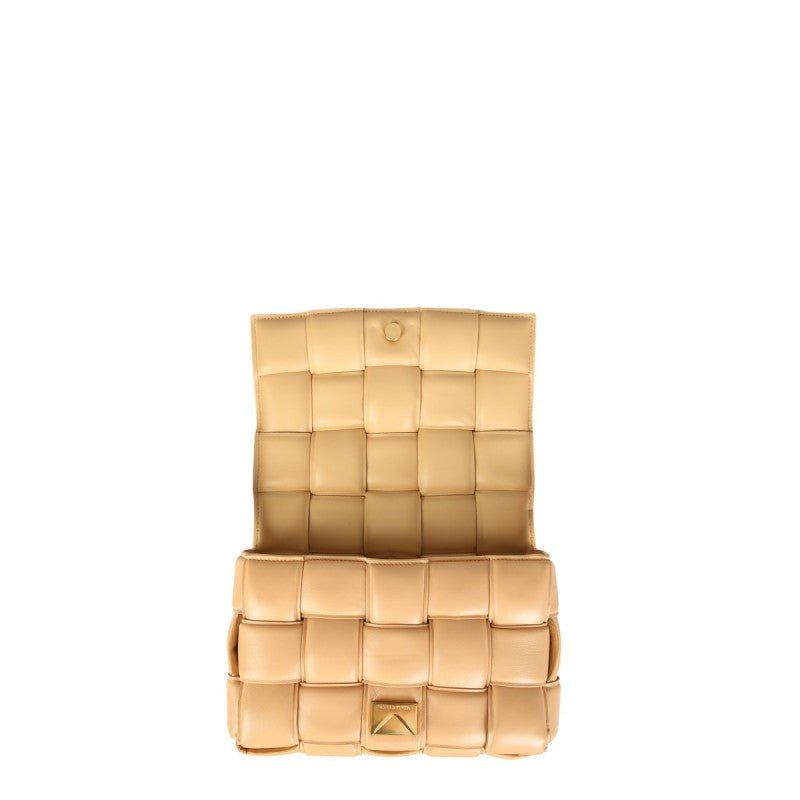 Bottega Veneta – Padded Cassette Bag in pelle intrecciata color nude - Etoilux