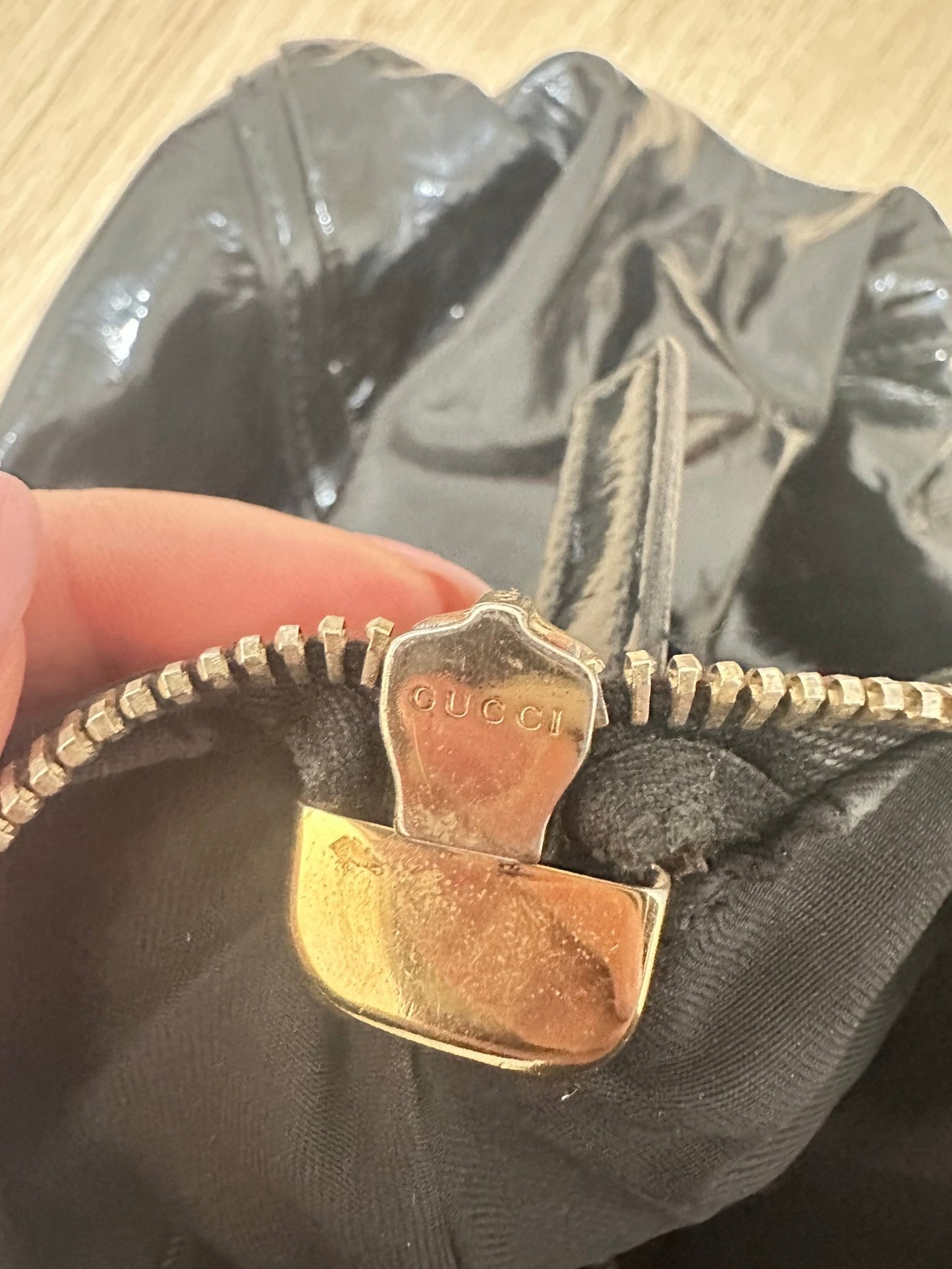 Gucci Indy Hobo Vernice Nera – Iconico Glamour Retrò - Etoilux