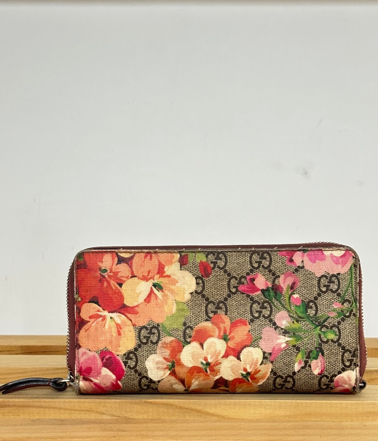 Gucci Portafoglio Zip Around – Blooms Collection SKU: RPV05003025 - Etoilux