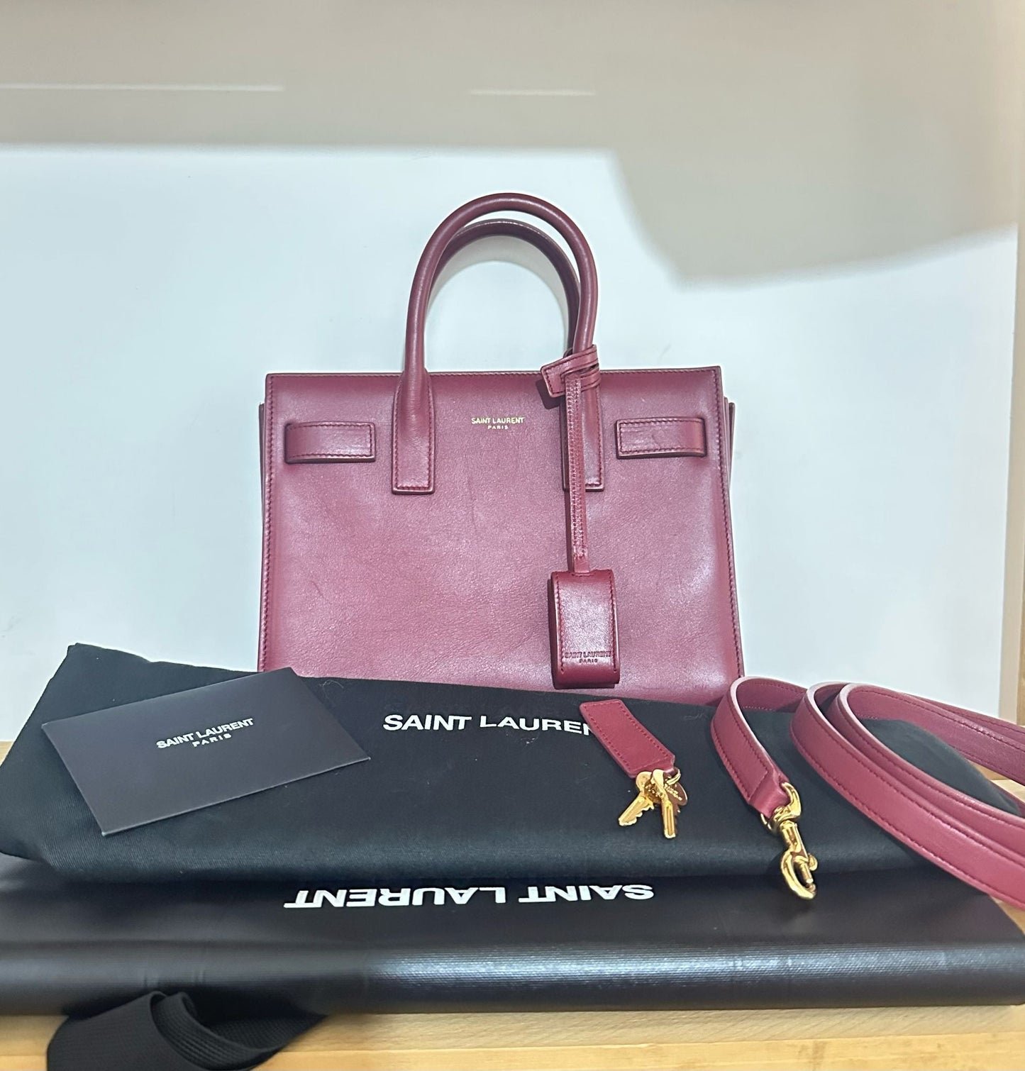 Saint Laurent Sac de Jour Nano in Pelle Bordeaux - Etoilux