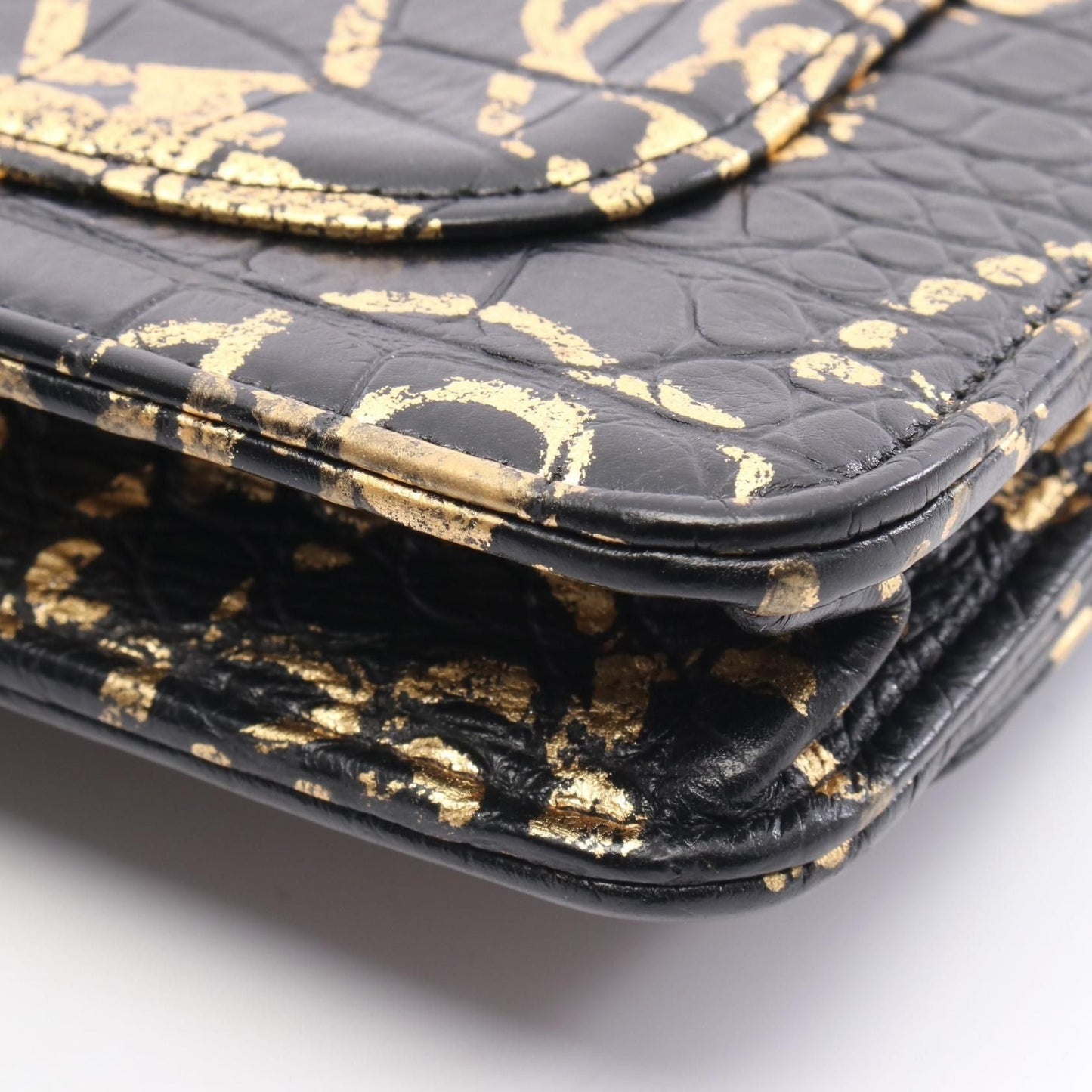 Chanel 2.55 Reissue WOC – Pelle Croco - Embossed Nera Graffiti Gold – 19 cm - Etoilux