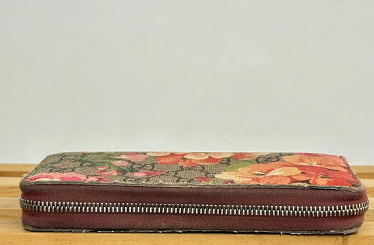 Gucci Portafoglio Zip Around – Blooms Collection SKU: RPV05003025 - Etoilux