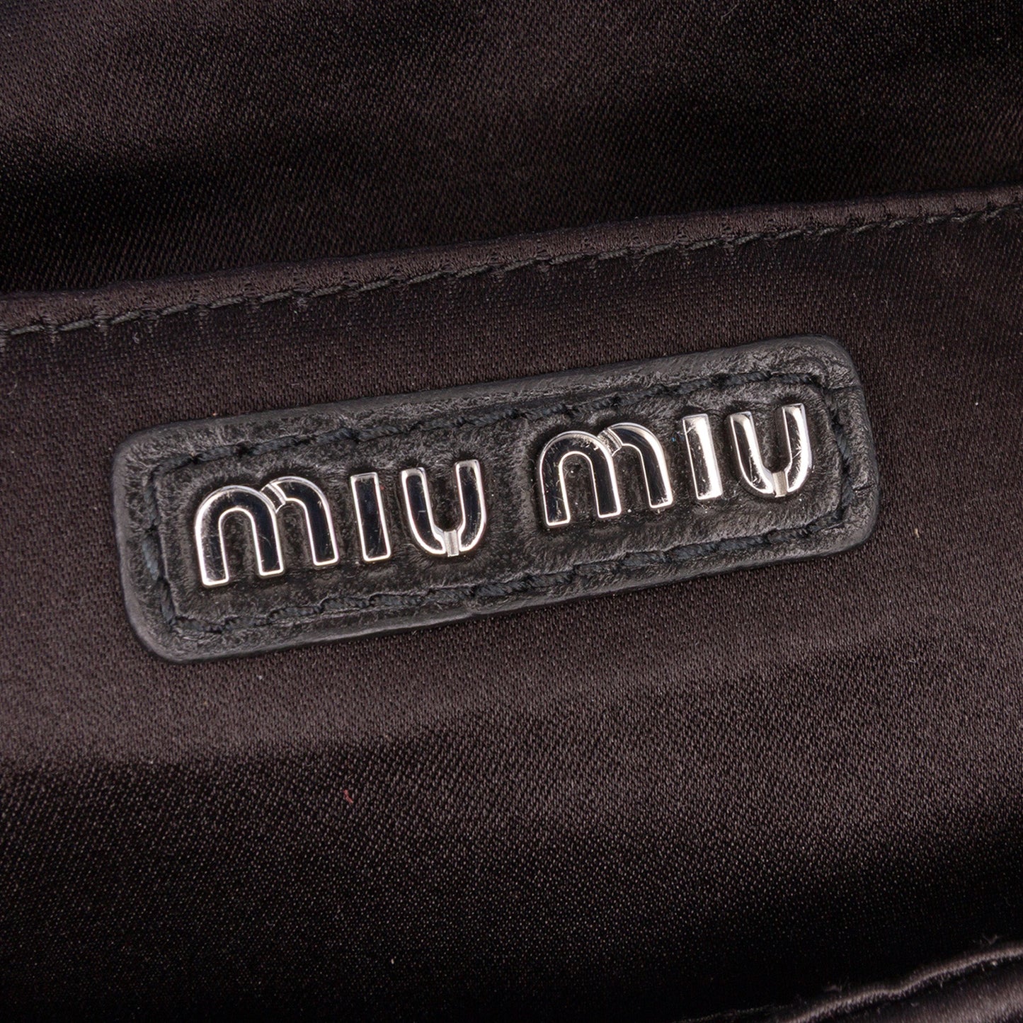 Prada Mini tracolla in raso con catena decorata con cristalli - Etoilux