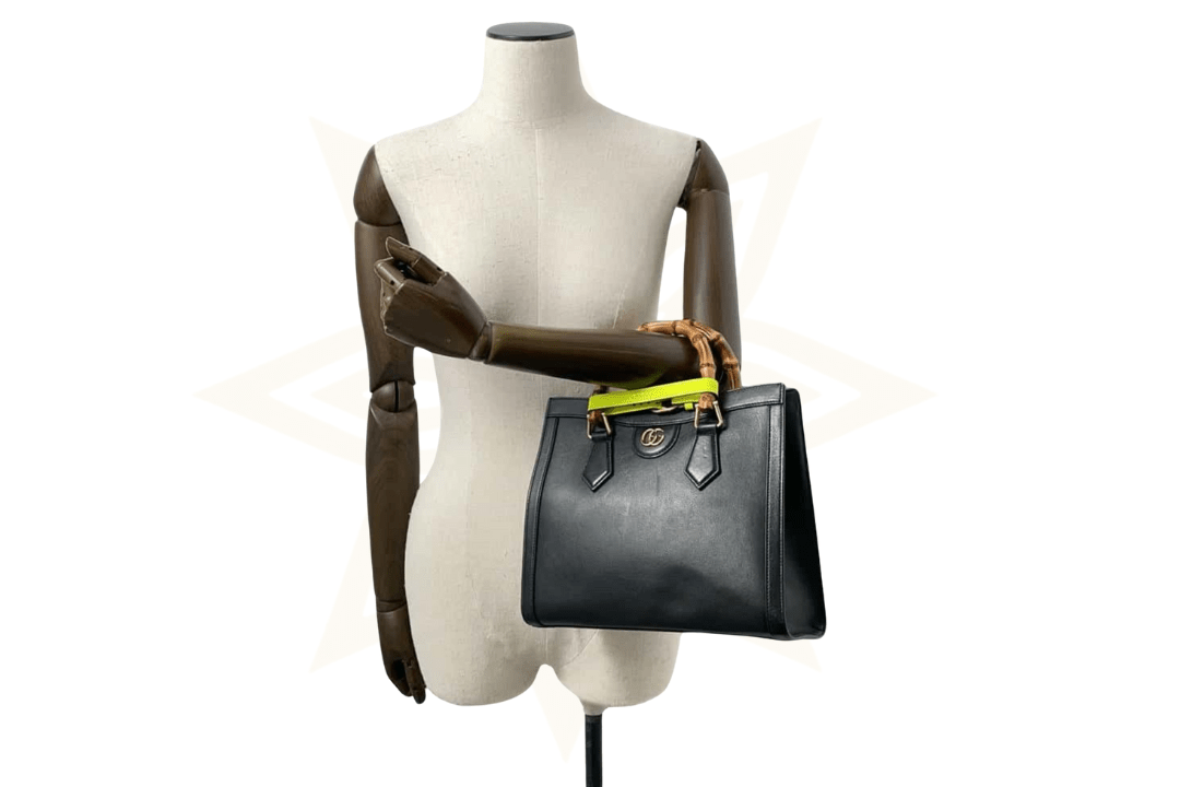 Gucci Diana Medium Tote Bag in pelle nera con manico in bamboo - Etoilux