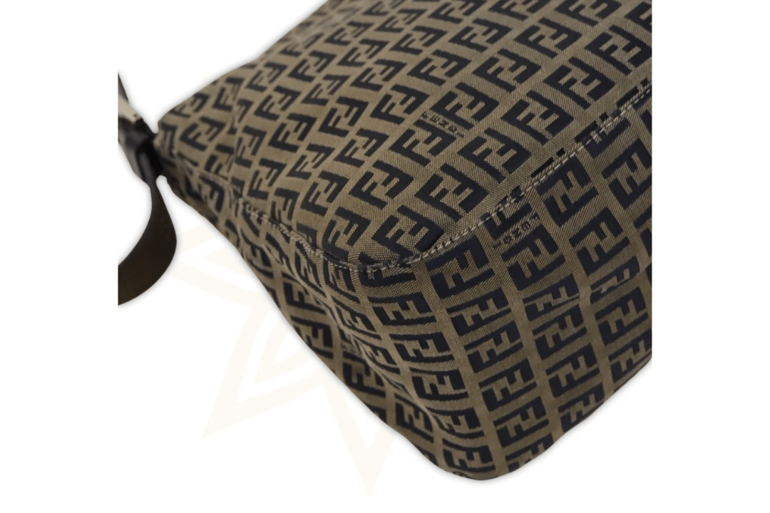Fendi Mama Baguette in Canvas Zucchino Navy con Finiture Argentate - Etoilux