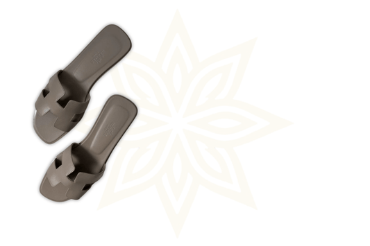 Hermès Oran Sandals in pelle di vitello – Etoupe (taglia 38) - Etoilux