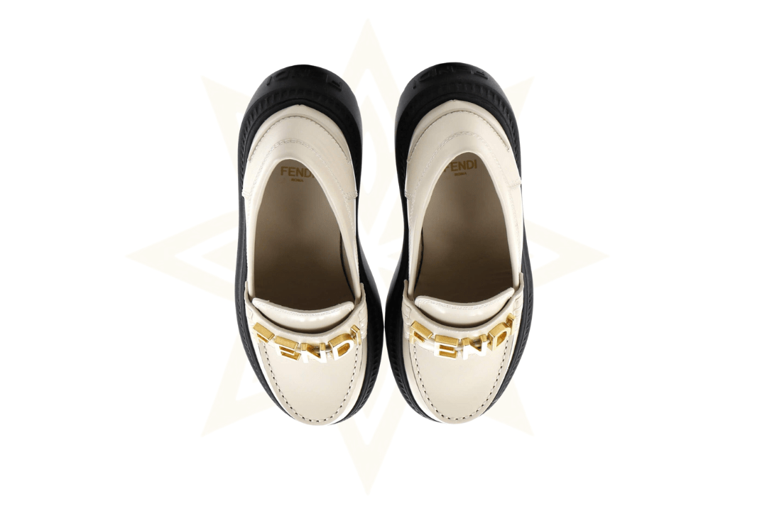 Mocassini Fendi in pelle lucida con logo dorato – Condizioni S (pari al nuovo) - Etoilux