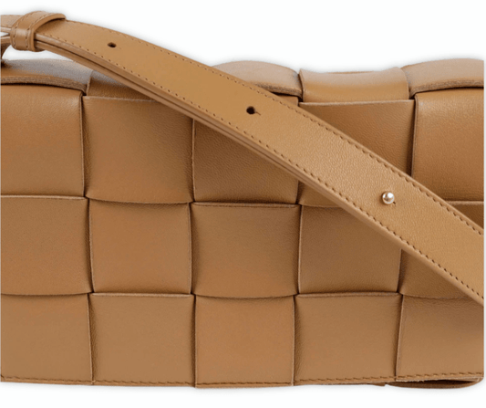 Bottega Veneta Cassette Bag in pelle caramello – Pre - Owned in condizioni eccellenti - Etoilux