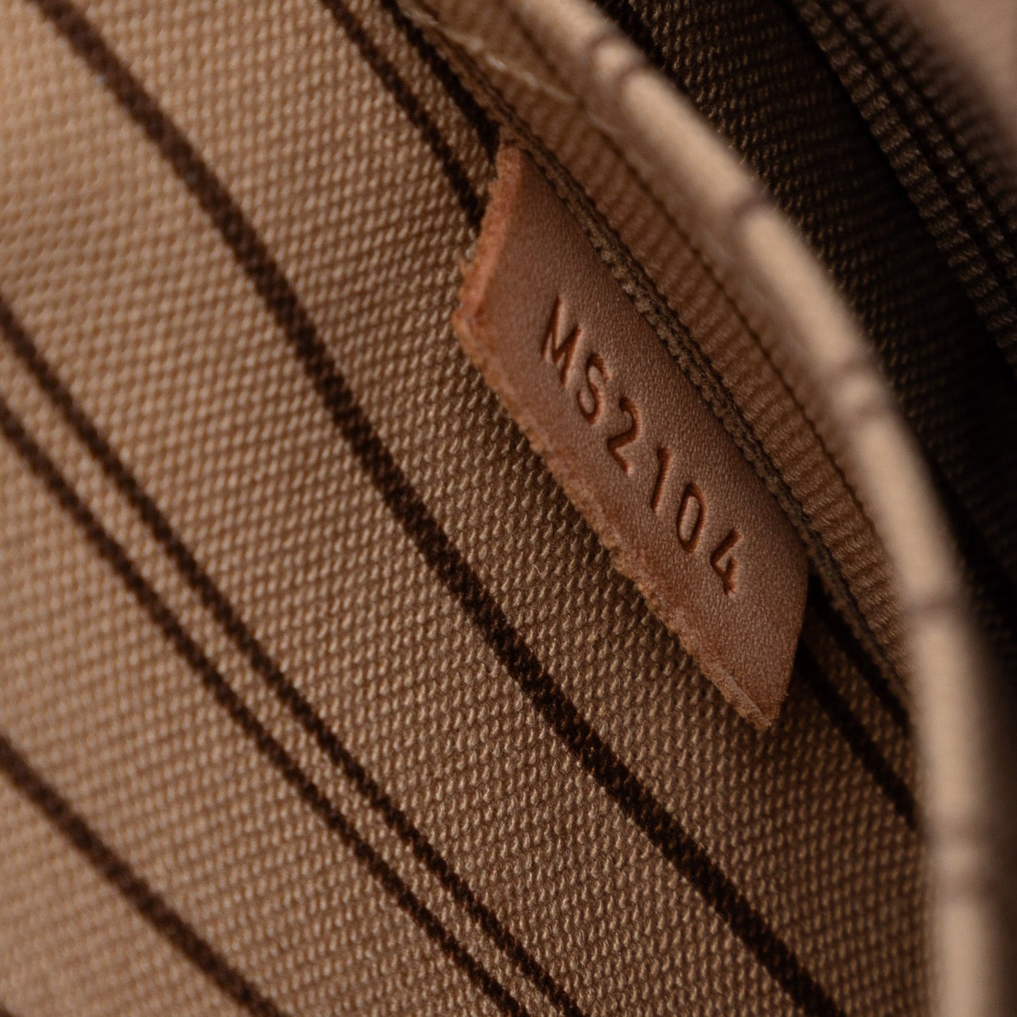 Louis Vuitton Pochette Neverfull MM – Tela Monogram - Etoilux