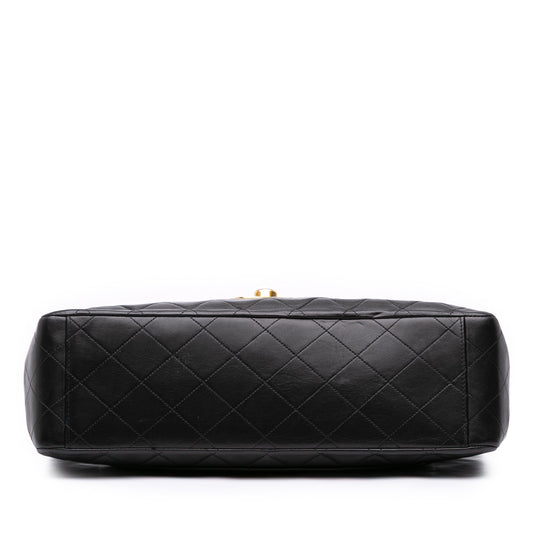 Chanel Maxi XL Single Flap in Pelle di Agnello – Nero (1994 - 1996) - Etoilux