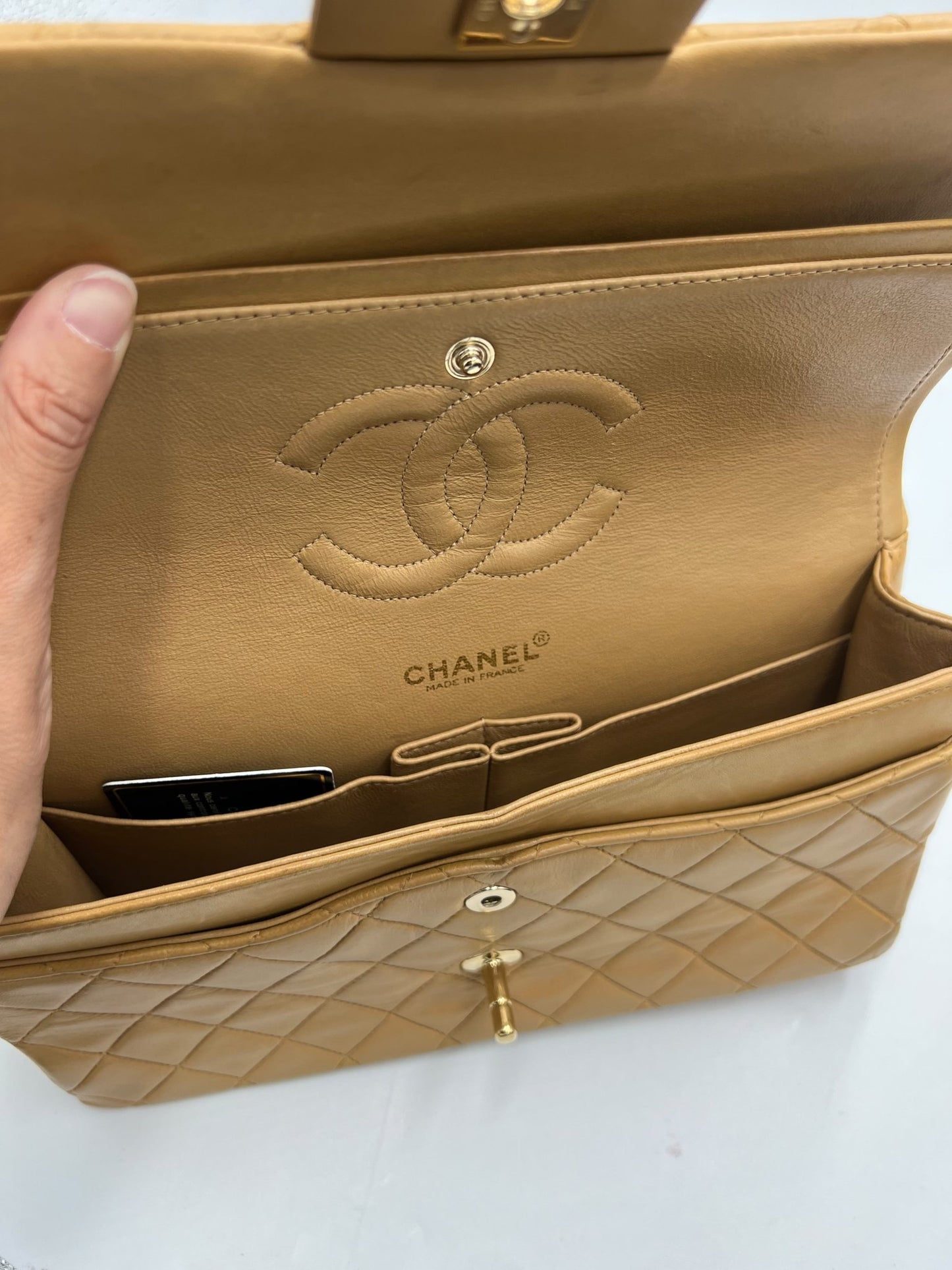 Chanel Classic Double Flap Medium Lambskin Camel Hardware Oro – 25 cm - Etoilux