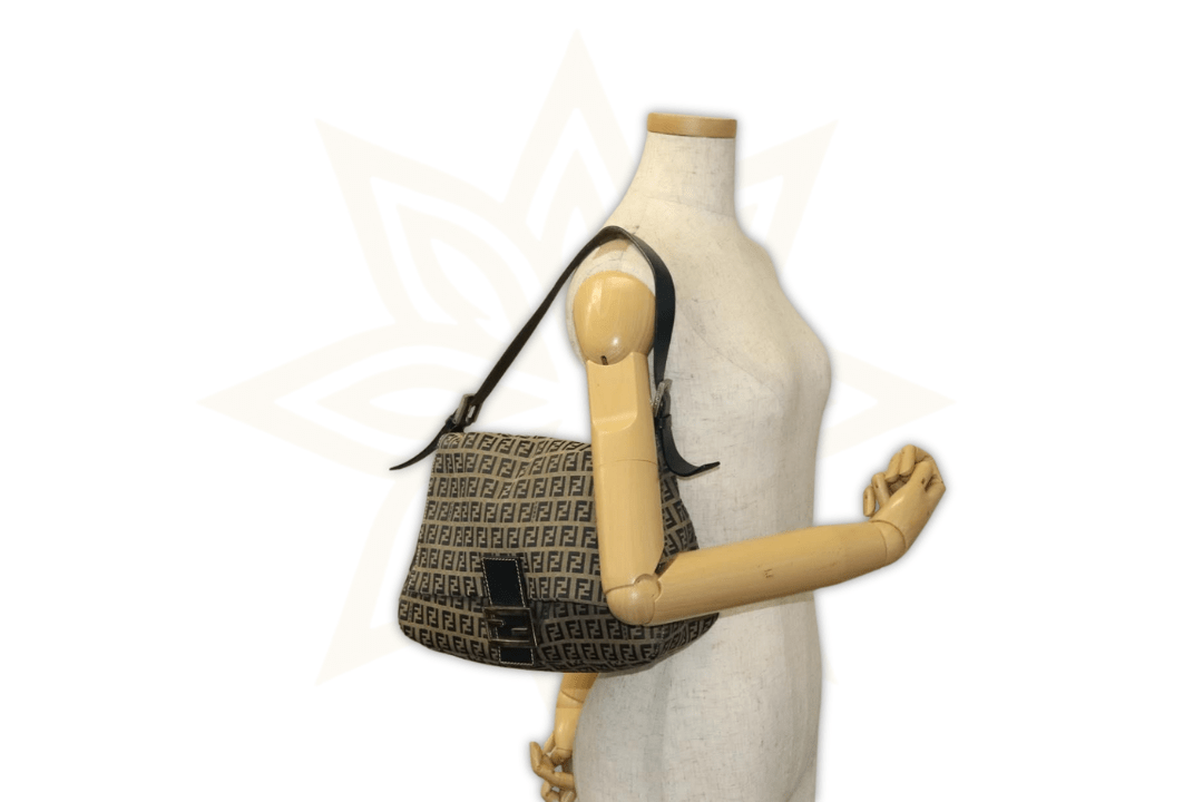 Fendi Mama Baguette in Canvas Zucchino Navy con Finiture Argentate - Etoilux