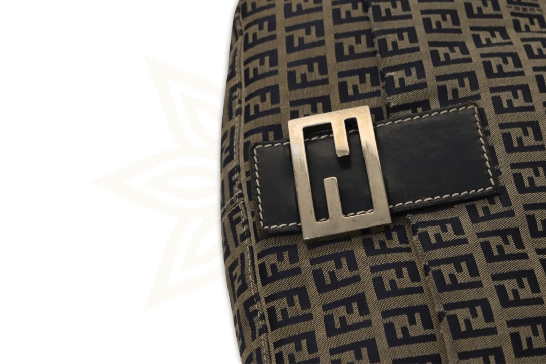 Fendi Mama Baguette in Canvas Zucchino Navy con Finiture Argentate - Etoilux