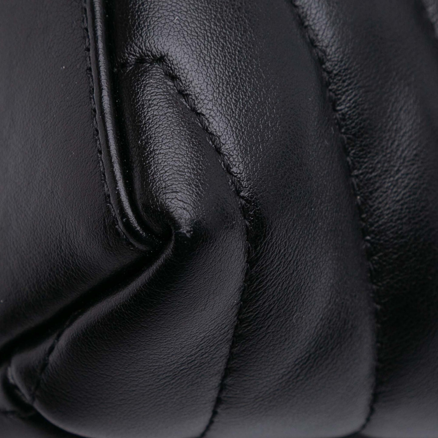Saint Laurent Piccola borsa a tracolla LouLou in pelle di vitello con monogramma - Etoilux