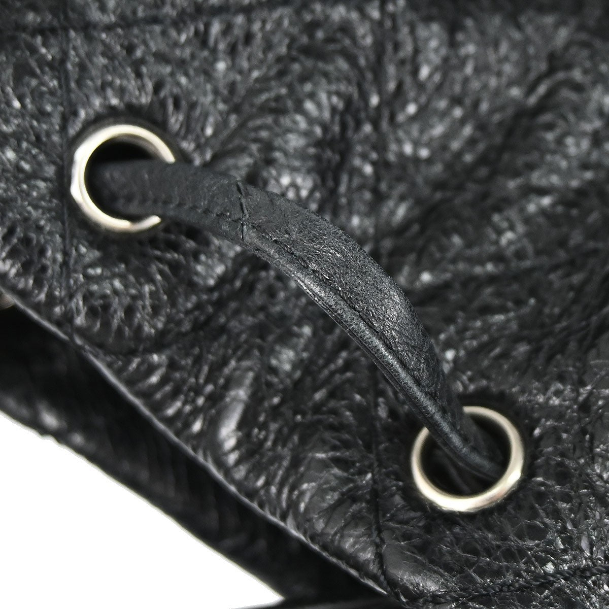 Chanel On the Road Drawstring Bucket Bag Vitello Crinkled Nero Hardware Argento – 29 cm