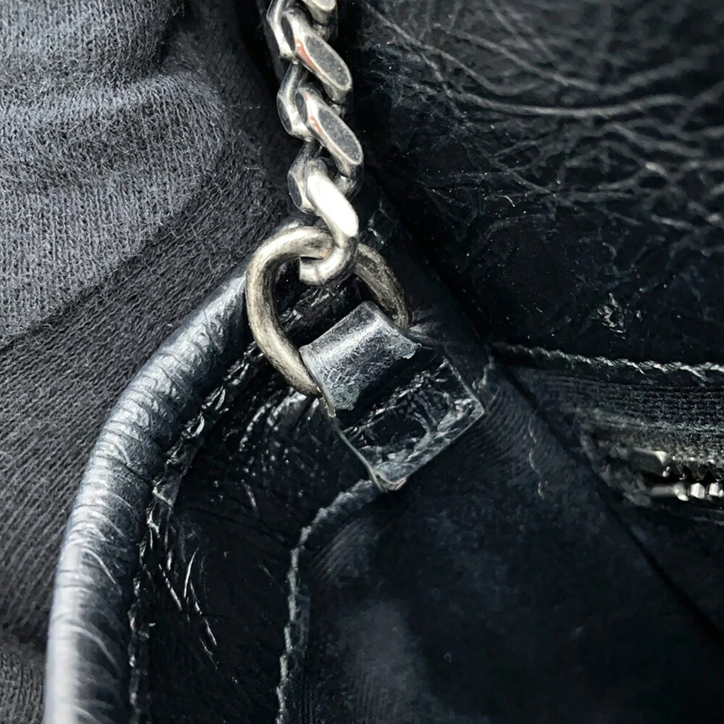 Saint Laurent  Borsa a tracolla con catena Saint Laurent Niki in pelle SAINT LAURENT PARIS Nero