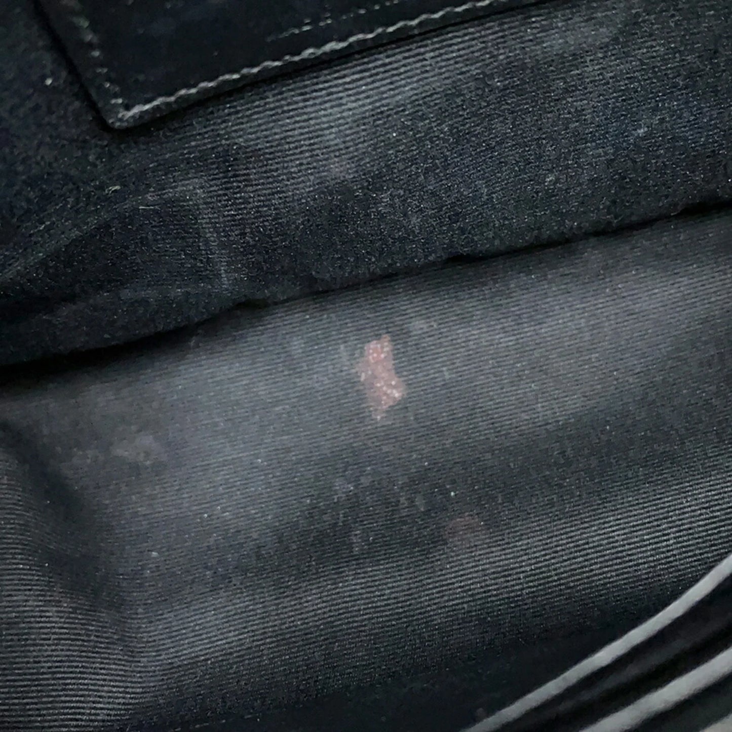 Saint Laurent  Borsa a tracolla con catena Saint Laurent Niki in pelle SAINT LAURENT PARIS Nero