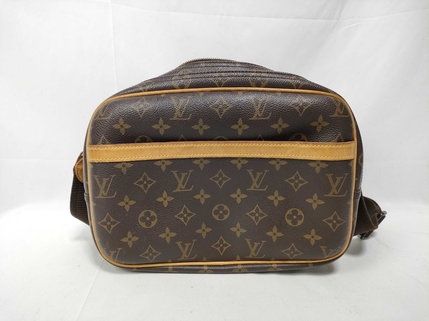 Louis Vuitton	Louis Vuitton Monogramme Pochette	GOOD