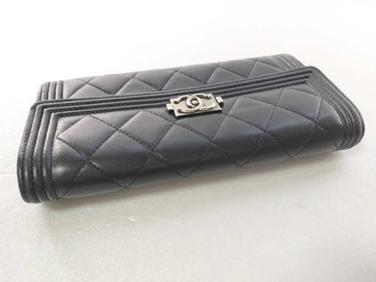Chanel Boy Long Flap Wallet – Agnello trapuntato nero, ferramenta argento anticato