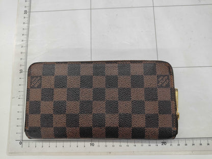 Louis Vuitton Zippy Wallet