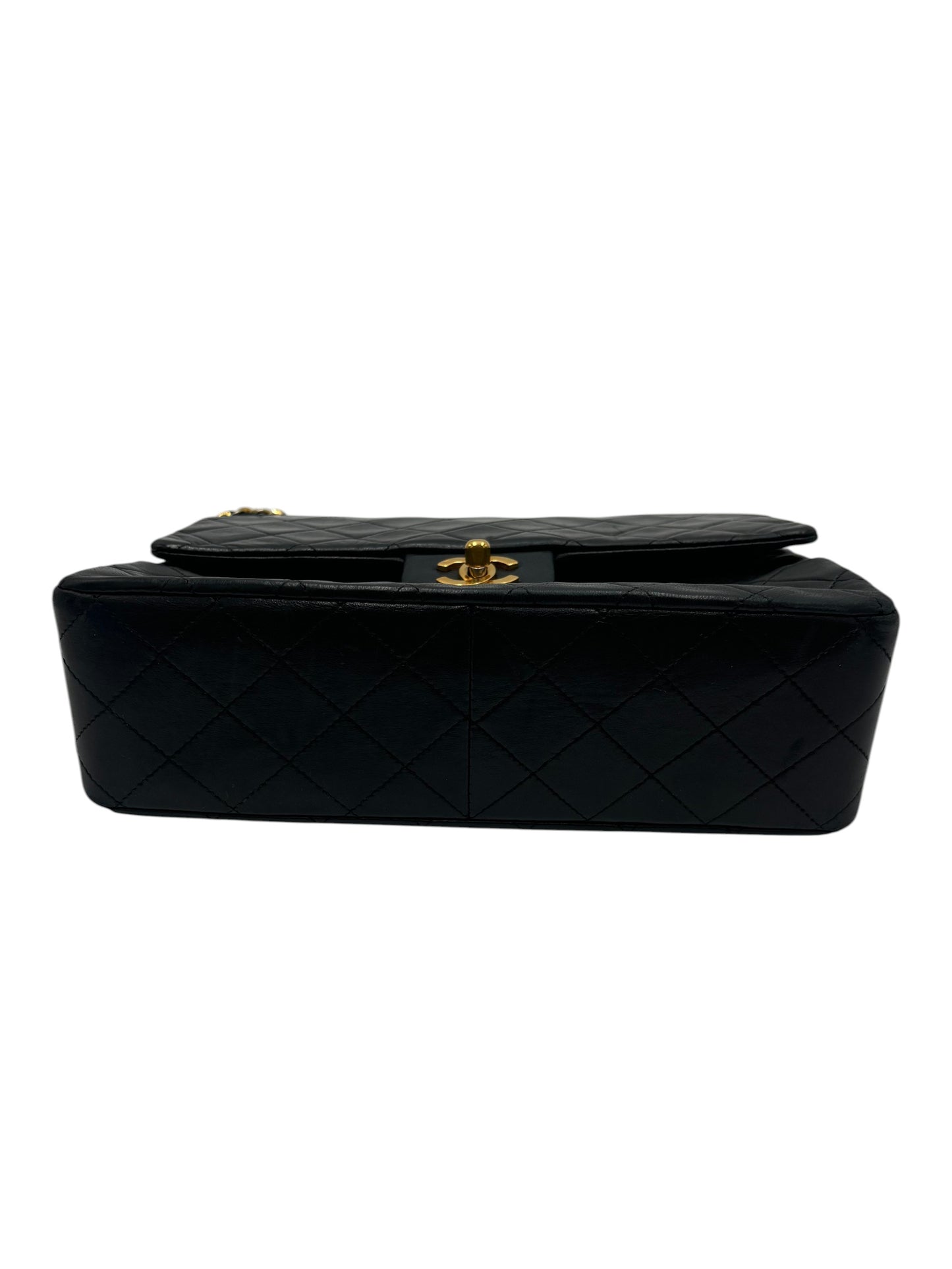 CHANEL Classic Double Flap Media — Pelle di Agnello Trapuntata Nera, Hardware Oro